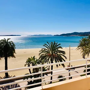 T3 Lumineux Traversant Totalement Neuf En Face De La Front De Vue Sur Les Iles Vue Panoramique Assuree De La Centre Du Lavandou 3eme Etage Avec Ascenseur T3 Le Lavandou